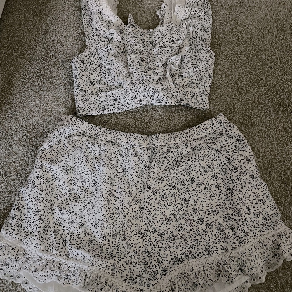 2 piece American Eagle set black and white floral